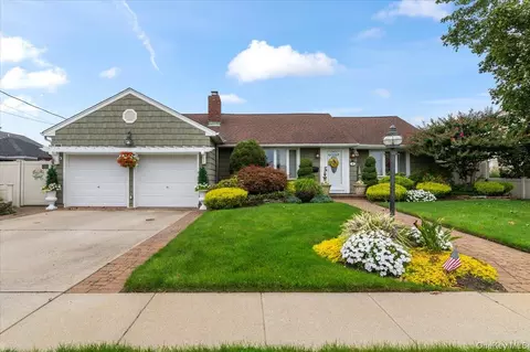 5 Canal Rd, Massapequa, NY 11758