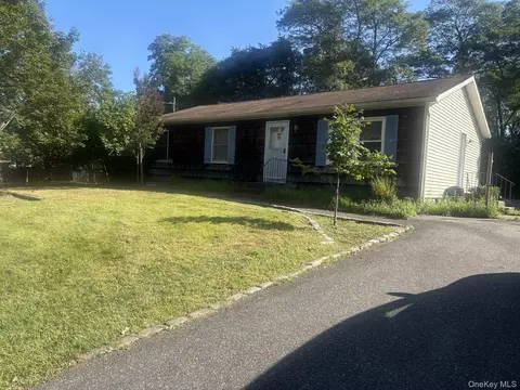 77 Diana Dr, Mastic Beach, NY 11951