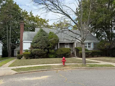 490 Walton Ct, West Hempstead, NY 11552