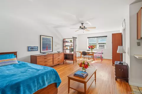 73-44 Austin St #4T, Forest Hills, NY 11375