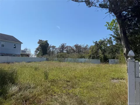 62 Laurelton, Brookhaven, NY