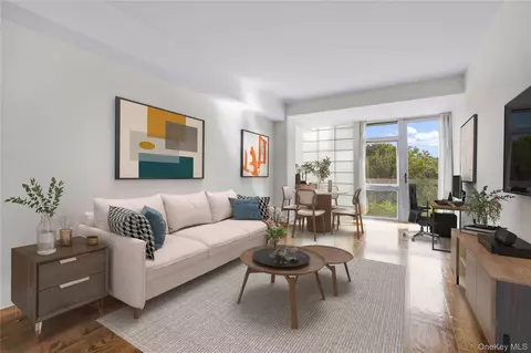 21-24 30 Ave #3E, Astoria, NY 11102