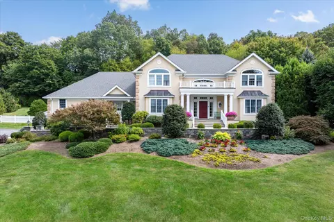 25 Equestrian Park Dr, Katonah, NY 10536