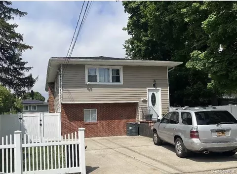 263 Siegel St, North Hempstead, NY 11590