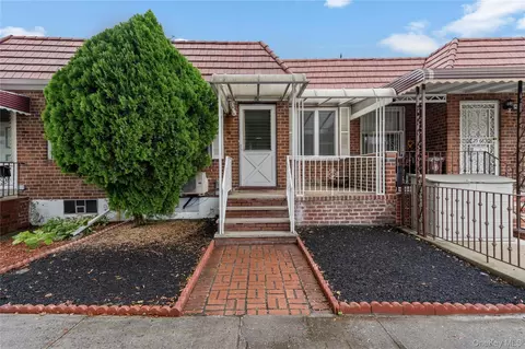 2570 49th St, Astoria, NY 11103