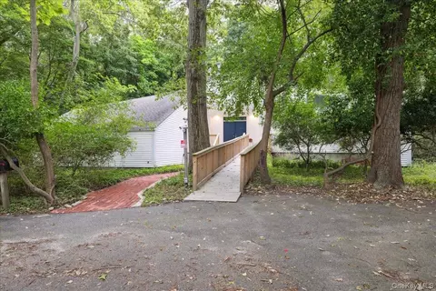 330 E Broadway, Port Jefferson, NY 11777