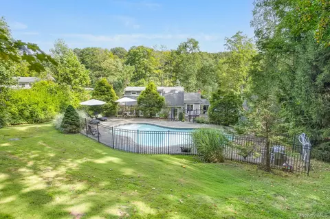 428 Union Valley Rd, Mahopac, NY 10541