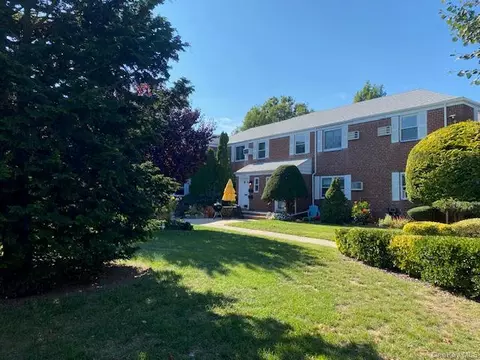 73-24 255th St #H-2, Glen Oaks, NY 11004