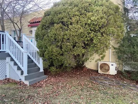 237 W Walnut St, Long Beach, NY 11561