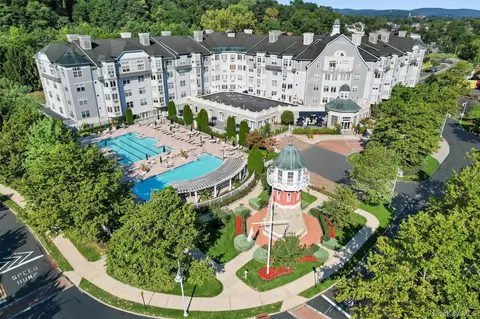 1207 Round Pointe Dr, Haverstraw, NY 10927