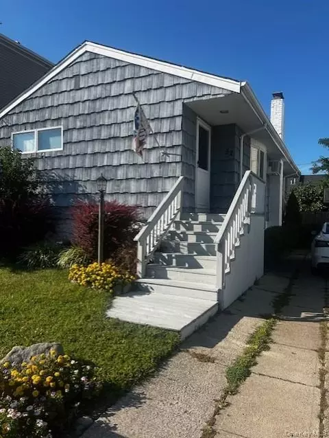 52 Kent Rd, Island Park, NY 11558