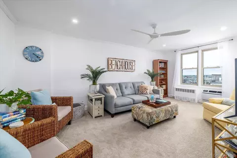 560 W Broadway #4G, Long Beach, NY 11561