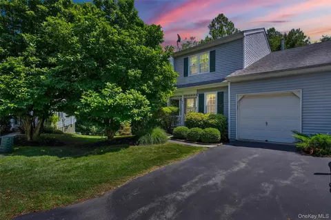 36 Tall Tree Ln, Poughkeepsie, NY 12601