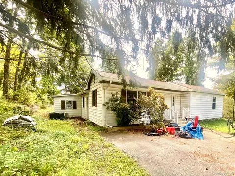 1032 N Horsepound Rd, Kent, NY 10512