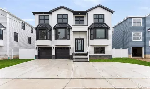 905 Greenfield Rd, Woodmere, NY 11598