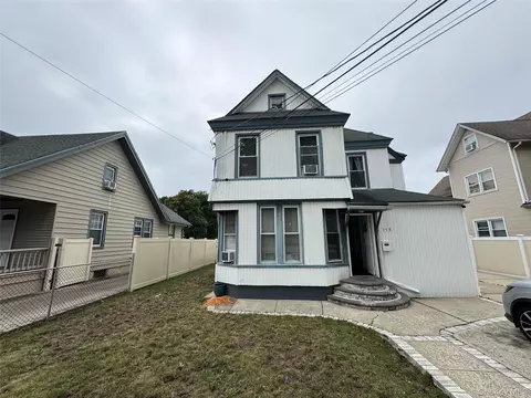 158 Church St, Freeport, NY 11520