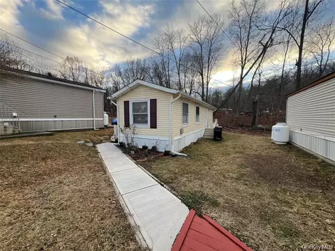 2 Mazies Ln #3, New Windsor, NY 12553
