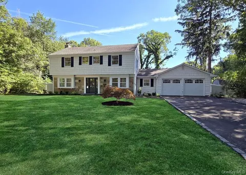 5 Stratton Ct, Stony Brook, NY 11790