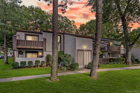 87 Richmond Blvd #2B, Ronkonkoma, NY 11779