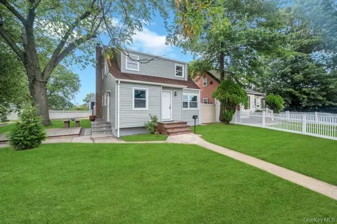 322 Baldwin Rd, Hempstead, NY 11550