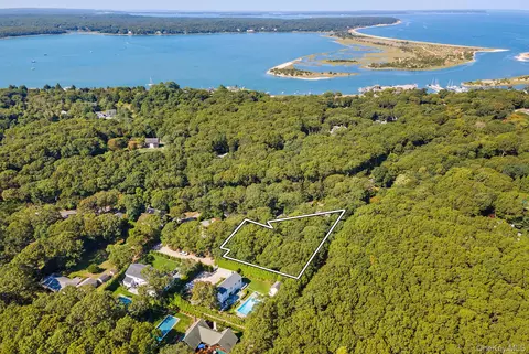 4 Calvin St, East Hampton, NY 11937