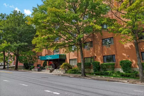 21 Lake St #1F, White Plains, NY 10603