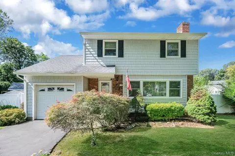 8 Nicolette Ct, Huntington Station, NY 11746