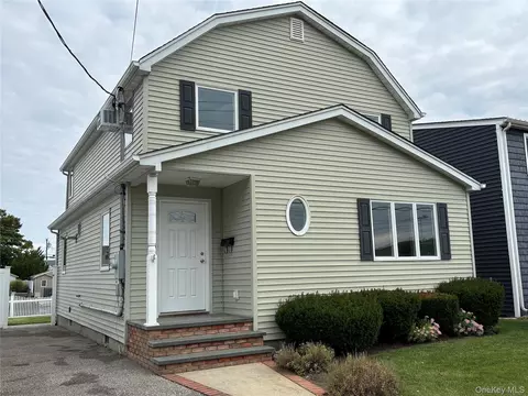65 Jefferson Pl, Massapequa, NY 11758