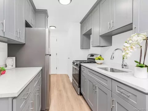 1966 Newbold #1510, New York, NY 10472