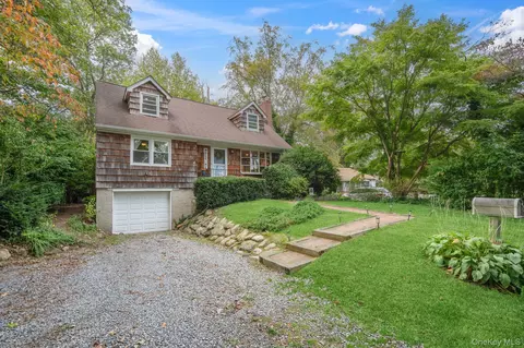 23 Pearwood Dr, Huntington Station, NY 11746