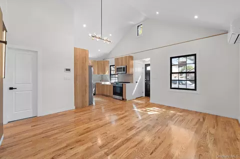 22343 113th Dr, New York, NY 11429
