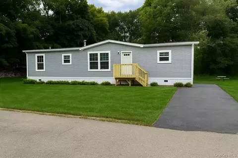 6 1st St, Nelsonville, NY 10516