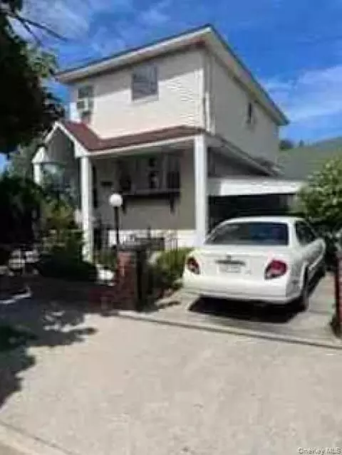 135-21 Denis St, Jamaica, NY 11434