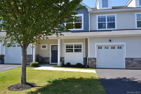 133 Halley Dr, Center Moriches, NY 11934
