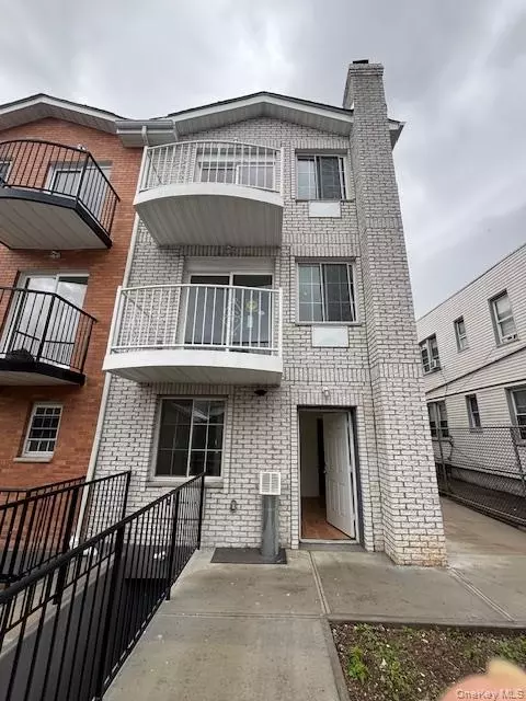 90-28 138 Pl, Jamaica, NY 11435