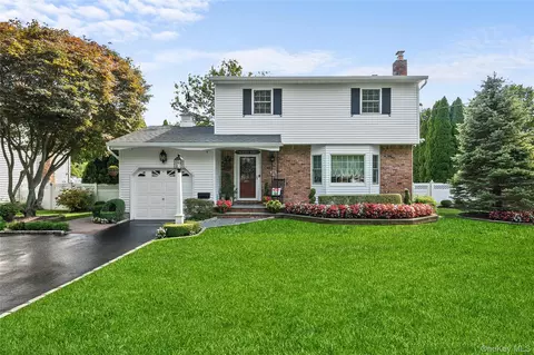 14 Gerek Ave, West Islip, NY 11795
