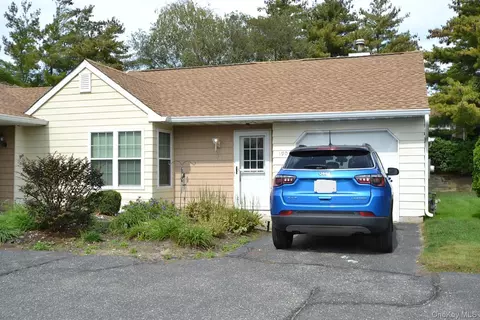 190 Theodore Dr, Coram, NY 11727