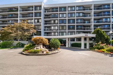 200 High Point Dr #315, Greenburgh, NY 10530