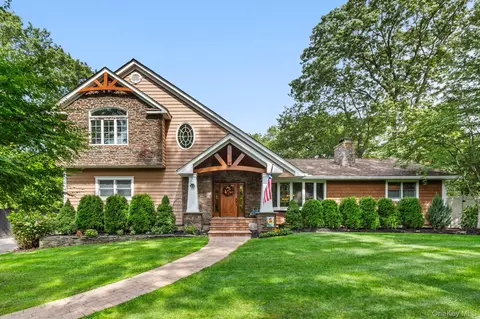 1 Arbutus Ct, Commack, NY 11725