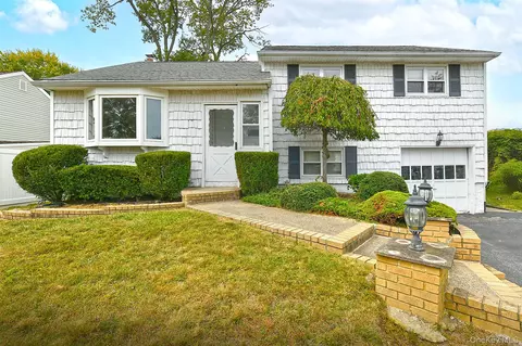 42 Amherst Dr, Massapequa, NY 11758