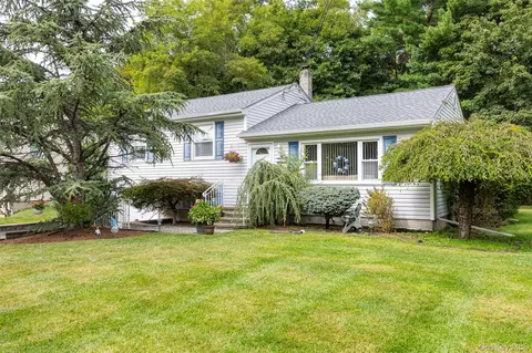 26 Hampton Rd, Poughkeepsie, NY 12603