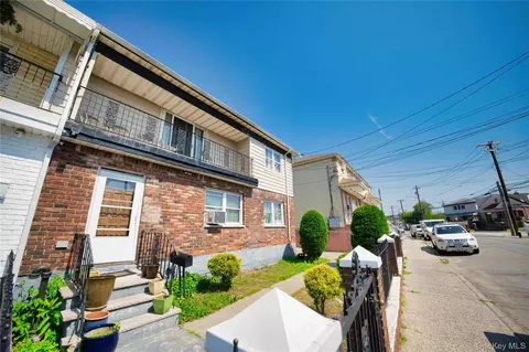 2810 Brookhaven Ave, Far Rockaway, NY 11691
