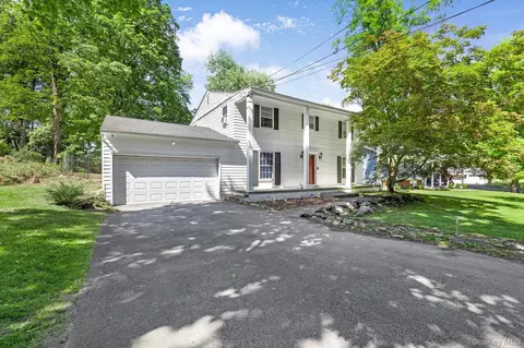 47 Timberline Dr, Poughkeepsie, NY 12603