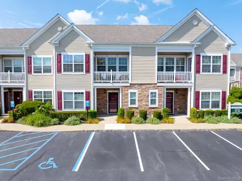 31 Wexford Ln, Oceanside, NY 11572