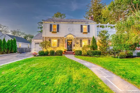 25 Greystone Rd, Rockville Centre, NY 11570