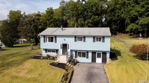 72 Cardinal Dr, Poughkeepsie, NY 12601