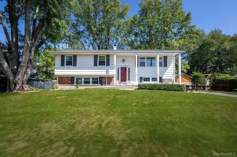 2944 Saddle Ridge Dr, Yorktown, NY 10598