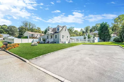 20 Tulip Rd, Kings Park, NY 11754