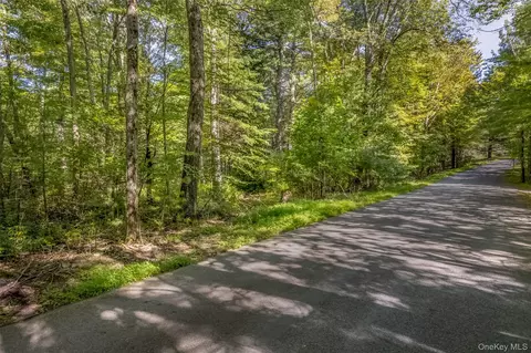 187 Rocky Mountain Rd, Rochester, NY
