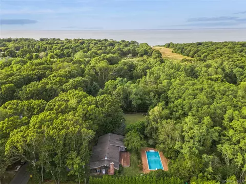 2190 Stars Rd, East Marion, NY 11939